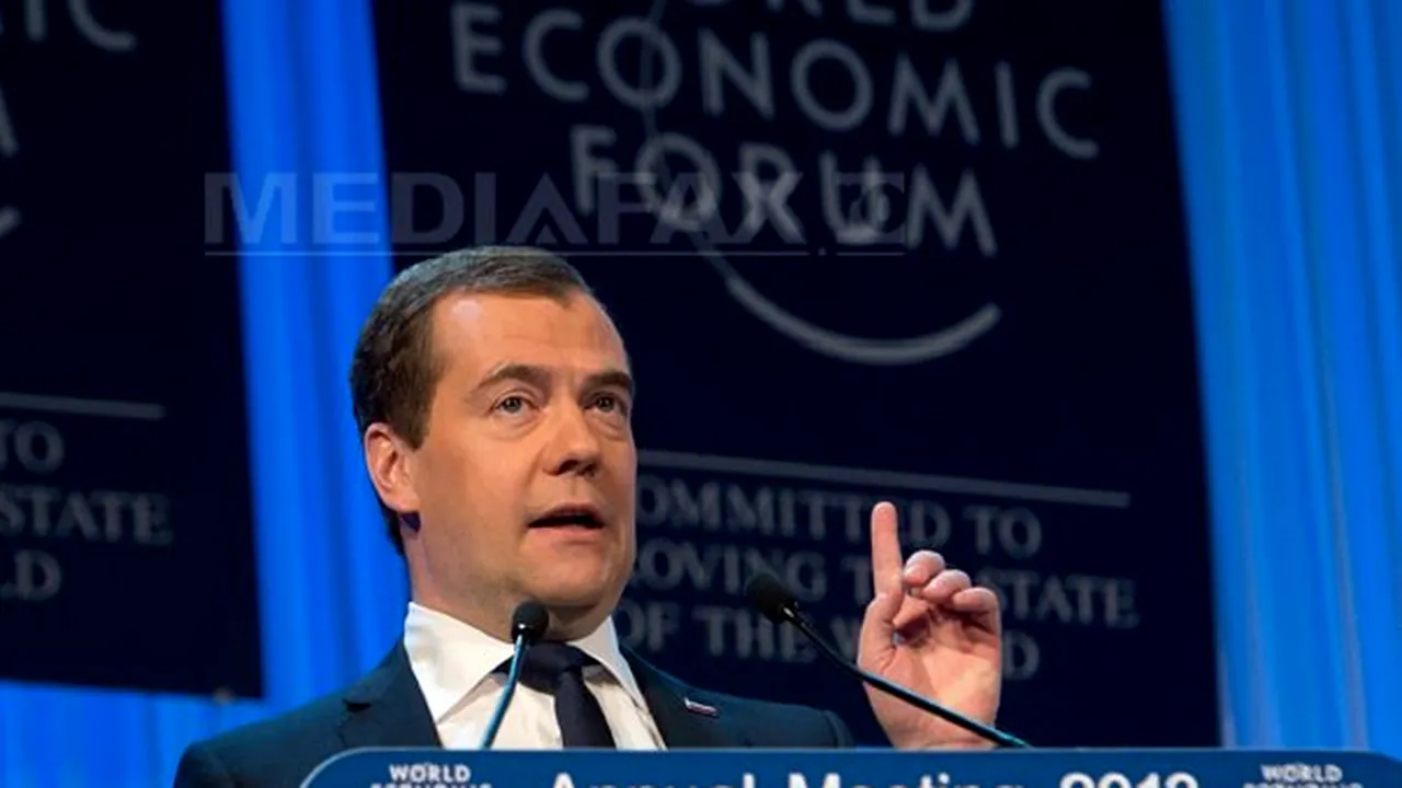 Medvedev: Riscul prăbuşirii pieţelor materiilor prime, principalul pericol pentru economia Rusiei