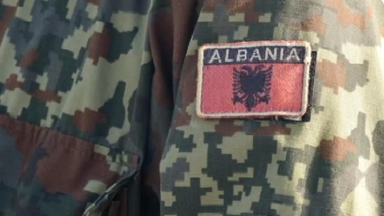 Doi ruşi şi un ucrainean au fost arestaţi în Albania după ce au încercat să intre într-o fabrică de arme