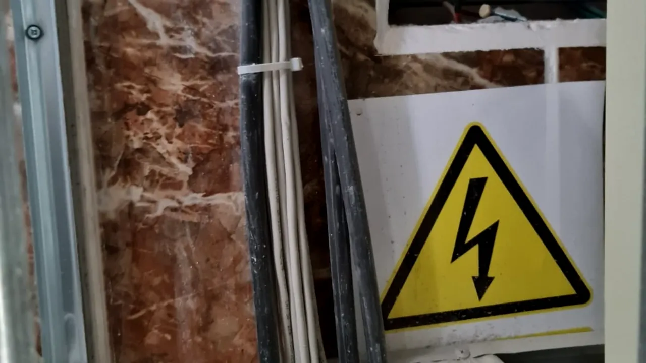 Pericolul din sala de clasă. Primarul unui sector din Bucureşti semnalează risc de incendiu în 5 şcoli, din cauza lucrărilor de mântuială