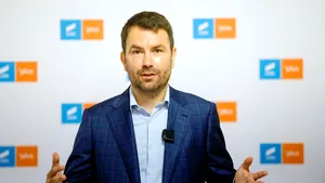 Liderul USR: Petrecerea pe pastile a PNL şi PSD se va termina la spitalul FMI, cu România pe aparate
