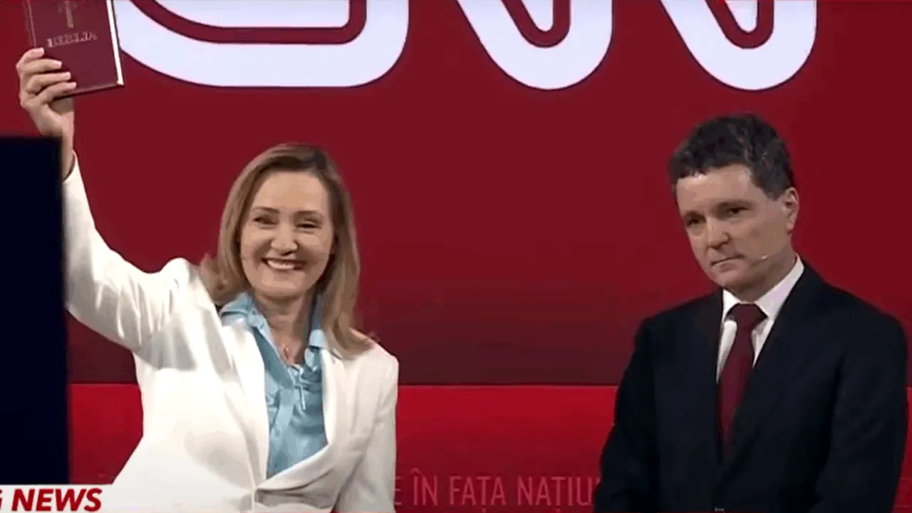 Moment bizar. Lasconi l-a pus pe Nicușor Dan să jure pe Biblie / Dan: Eu sunt creștin-ortodox și practicant și nu profanez