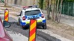 Mașină de Poliție, blocată în asfaltul proaspăt turnat pe o șosea din Brașov. Reacția polițiștilor: „Oricine poate greși”