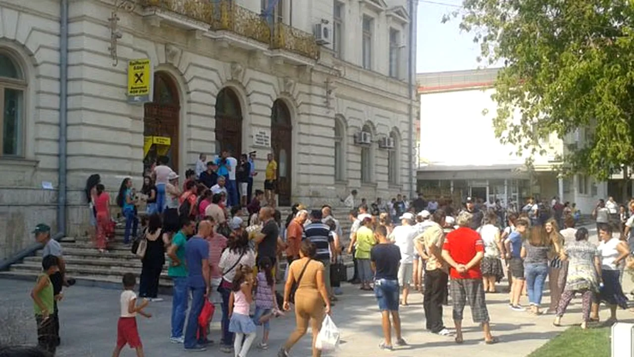 DECIZIA în cazul violului de la Vaslui: PEDEPSE între 5 ani şi 8 luni şi 8 ani şi 4 luni de închisoare. Cei şapte tineri, ridicaţi de acasă şi duşi în arestul Poliţiei Vaslui