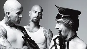 Sacha Baron Cohen a pozat nud pe coperta revistei GQ - GALERIE FOTO