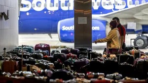 Companie aeriană, dată în judecată deoarece nu a oferit despăgubiri celor blocaţi în aeroporturi