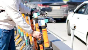 Se aplică sau nu obligația de a avea RCA în cazul trotinetelor electrice? Ce zic doi dintre cei mai mari operatori din România despre noile prevederi ale legii