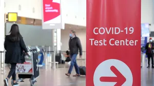 Scandal pe aeroportul Zaventem din Bruxelles. Pasagerii se plâng de timpul mare de aşteptare la punctele de testare COVID