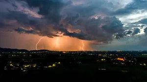 Avertizare METEO: Cod GALBEN de furtuni în două judeţe din ţară 