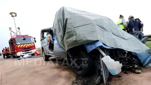 Şase morţi, inclusiv cinci copii, într-un accident rutier produs în Franţa - FOTO
