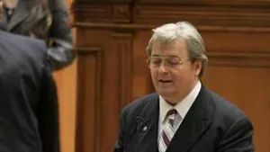 C.V.Tudor: Vosganian m-a sunat de două ori să-mi ceară sprijin pentru taxa auto