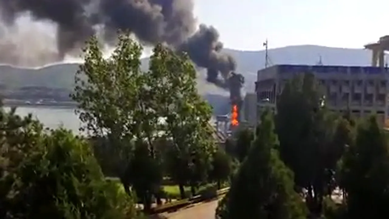 Un incendiu de proporţii a izbucnit la hidrocentrala Porţile de Fier I, din Mehedinţi / UPDATE Hidroelectrica: Incendiul a fost stins şi nu a avut urmări semnificative