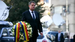 Coroană de flori, depusă de Klaus Iohannis în memoria victimelor de la „Colectiv”/ Mesajul lui Dăncilă: Tragedia Colectiv, simbolul unei profunde dureri naţionale