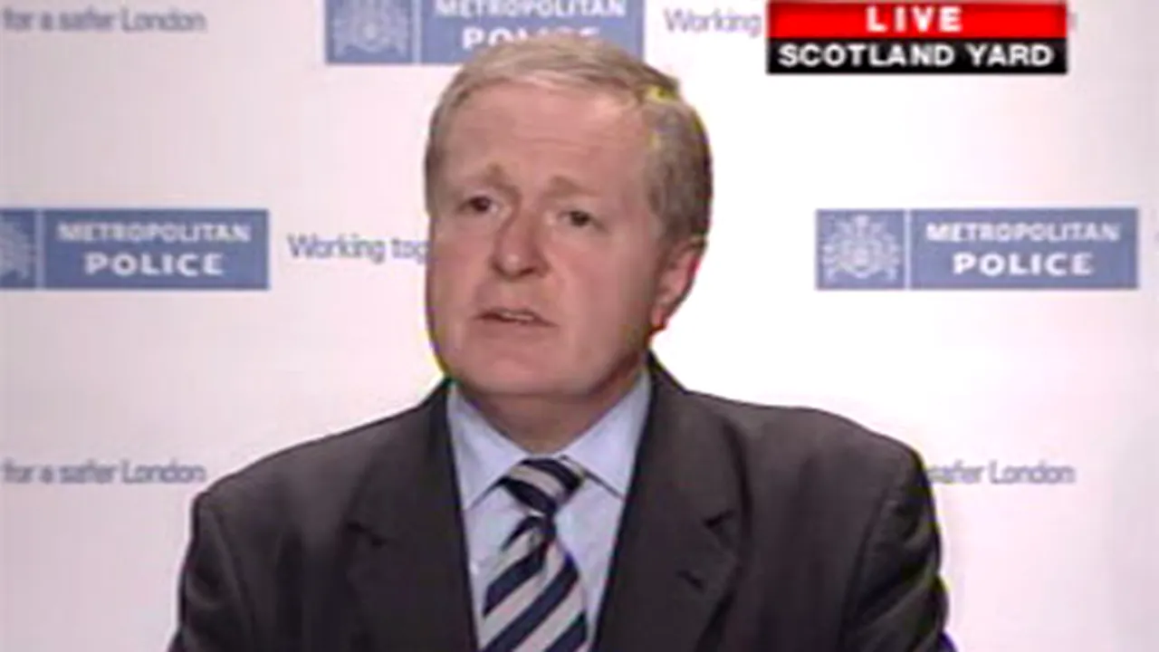 Ian Blair şi-a prezentat demisia de la conducerea Scotland Yard