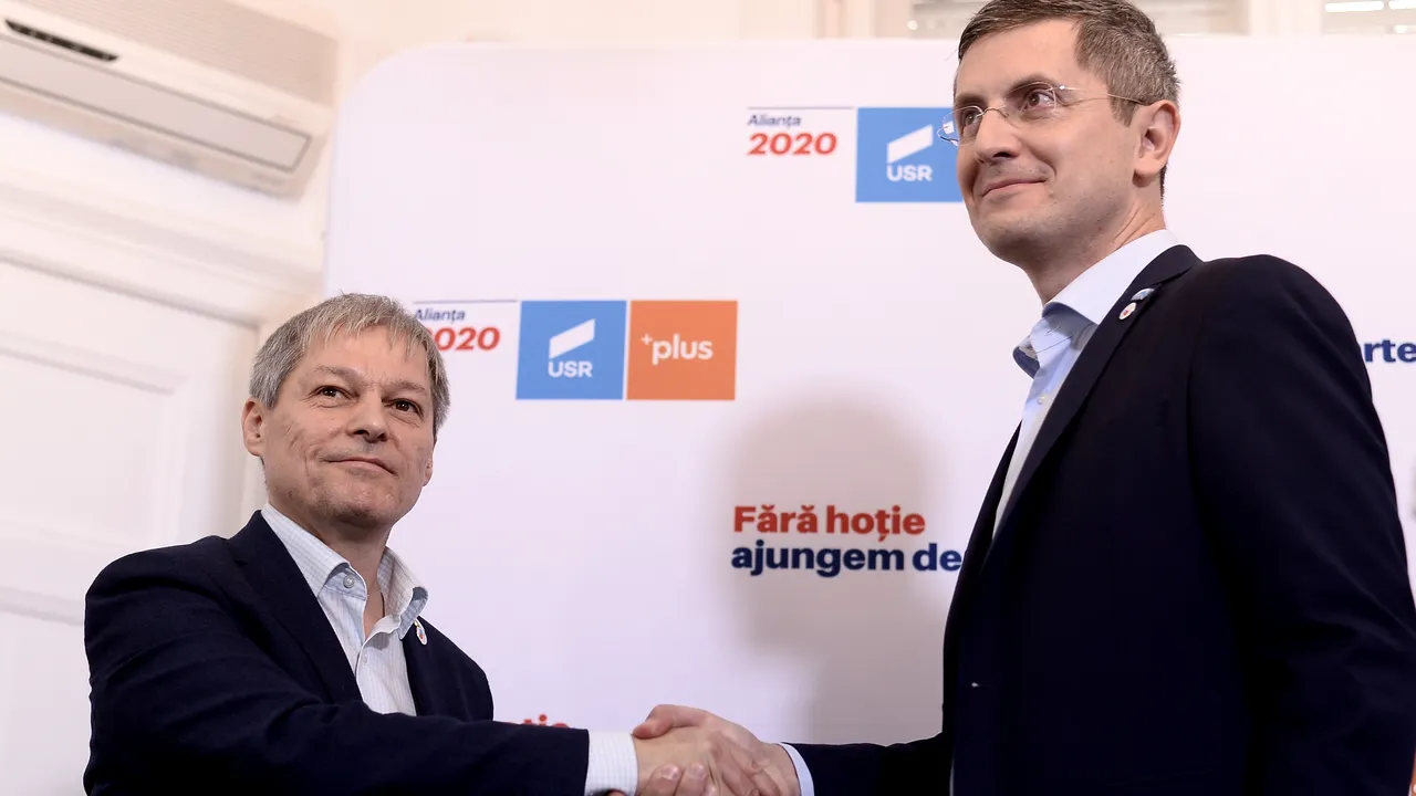 USR şi PLUS anunţă că se îndreaptă către fuziune / Liderii celor două partide au amânat declaraţiile publice
