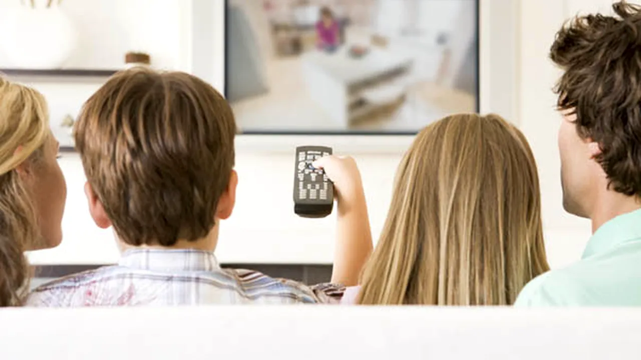 Televizorul ne poate afecta sănătatea psihică şi fizică. Ce recomandă experţii