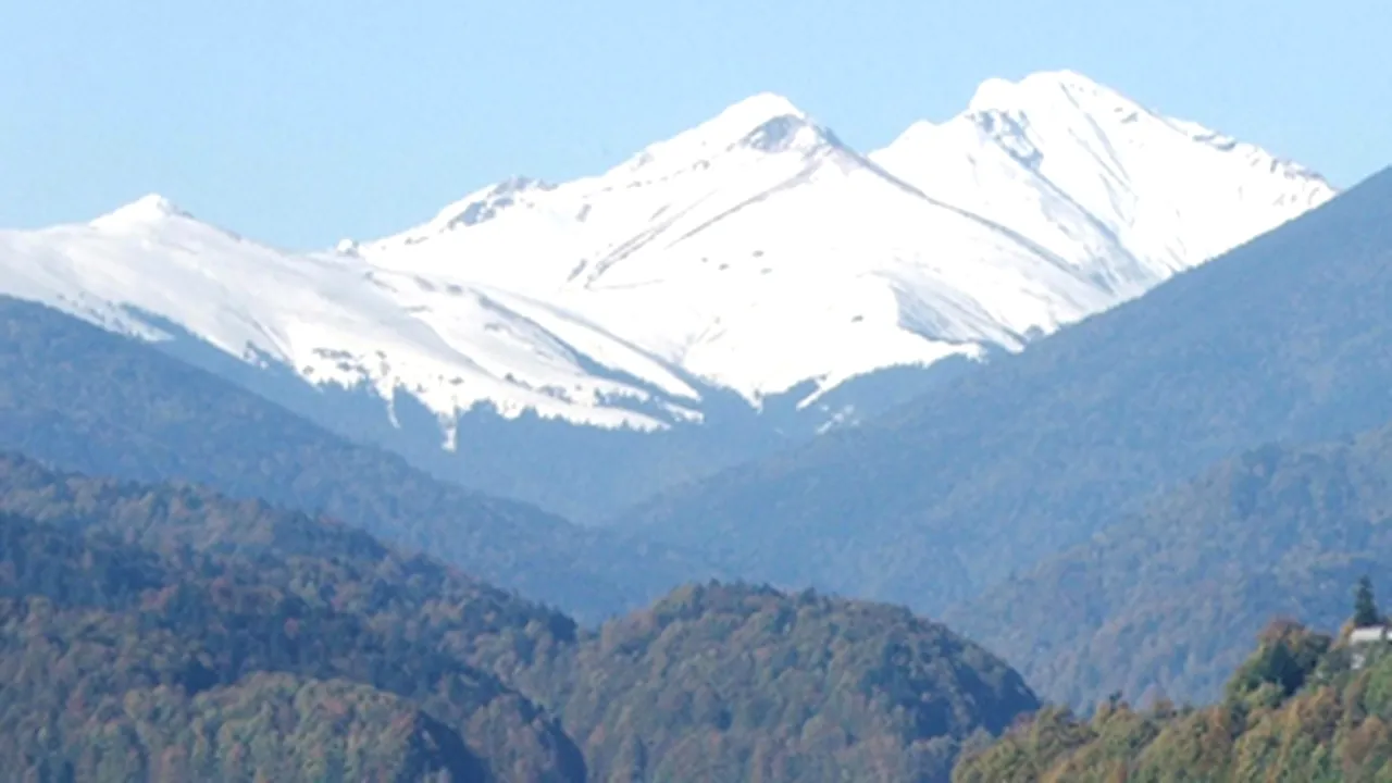 Intervenţie dificilă a salvamontiştilor din Buşteni pentru salvarea unui turist care a căzut pe munte