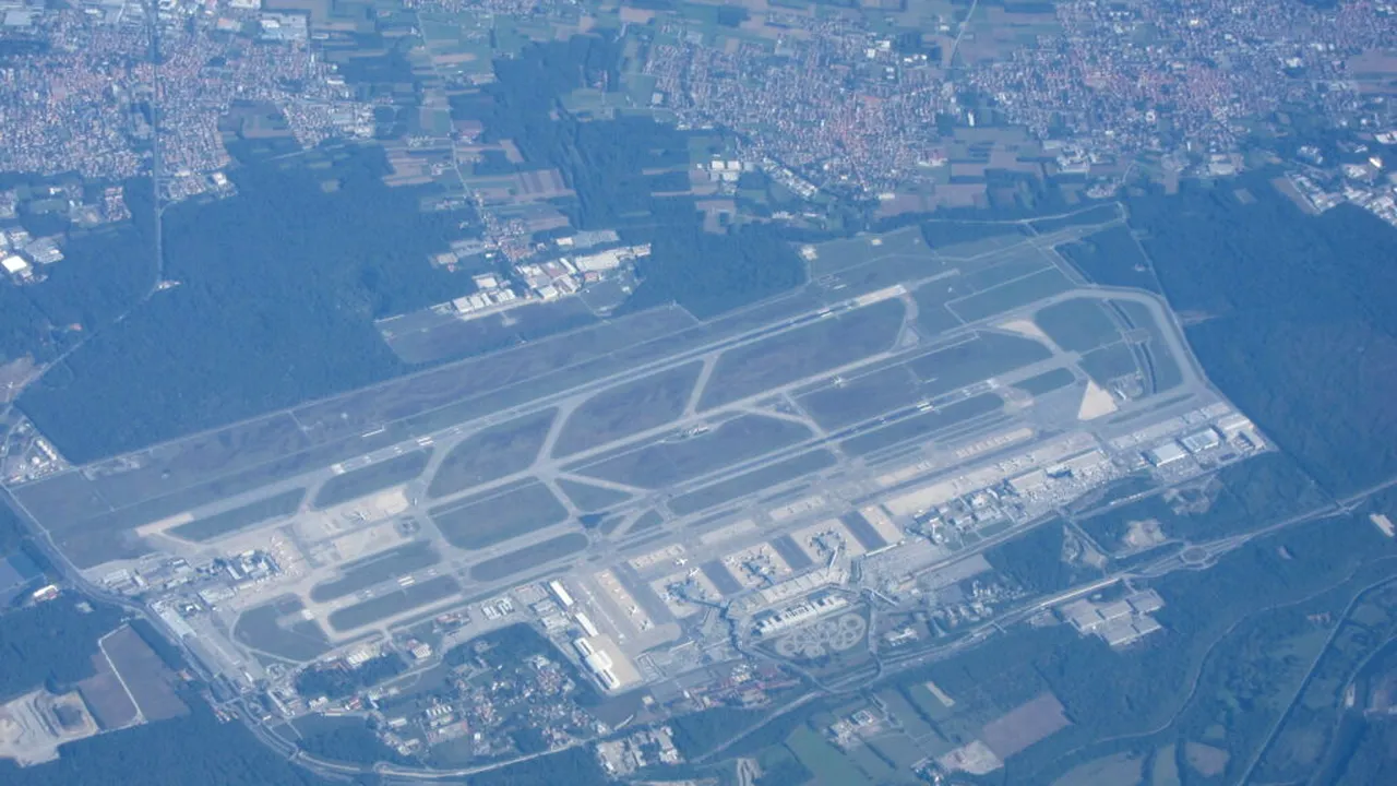 Friteuze, microunde și o cușcă pentru animale. Licitația neobișnuită de pe aeroportul folosit de mii de români