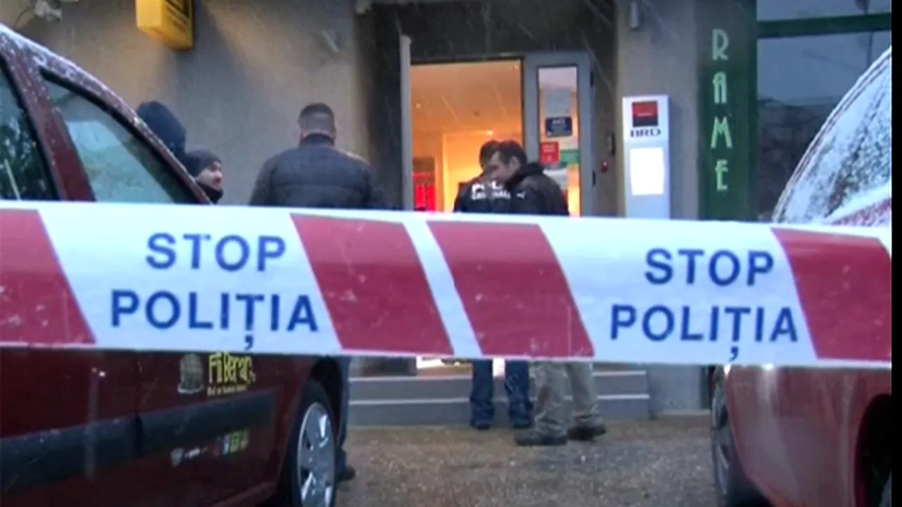 Jaf armat la o sucursală BRD din Piteşti. Hoţii ar fi furat aproximativ 10.000 de lei. Poliţiştii au instituit filtre - VIDEO
