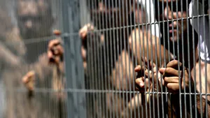 Violenţe într-un penitenciar din Statele Unite: Cel puţin şapte deţinuţi au murit, iar alţi 17 au fost răniţi