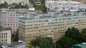 Românii din blocurile fără ascensor ar putea beneficia de finanțare pentru instalarea de lifturi