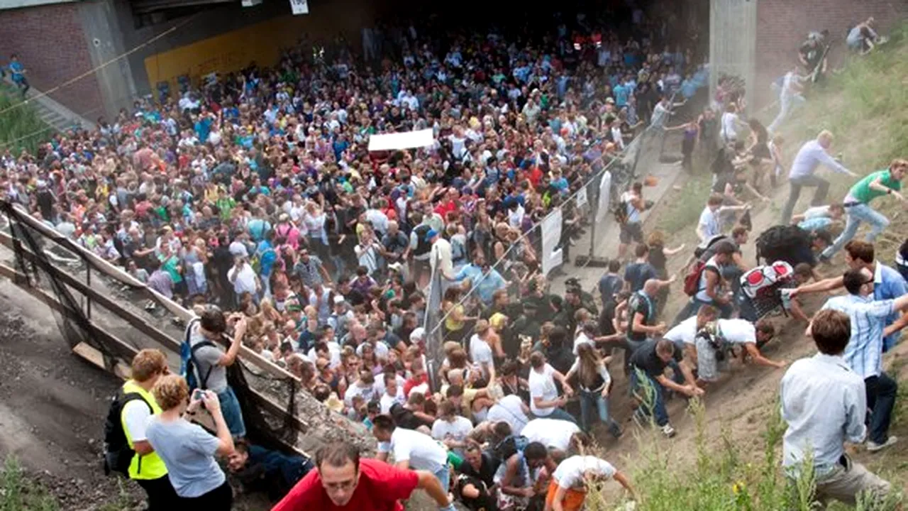 Dimensionarea greşită a dispozitivului de securitate, posibilă cauză a busculadei de la Love Parade