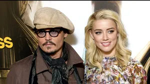 Amber Heard, iubita actorului Johnny Depp, suprinsă purtând un inel de logodnă