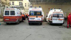 Un tânăr care şi-a însoţit iubita la spitalul URGENŢĂ din Iaşi, în sevraj, a muşcat de ureche un alt bărbat 