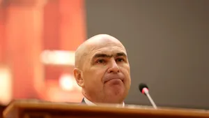 Bolojan, cel mai demis premier de către Parlament din ultimul deceniu. Ce mai poate face ca interimar