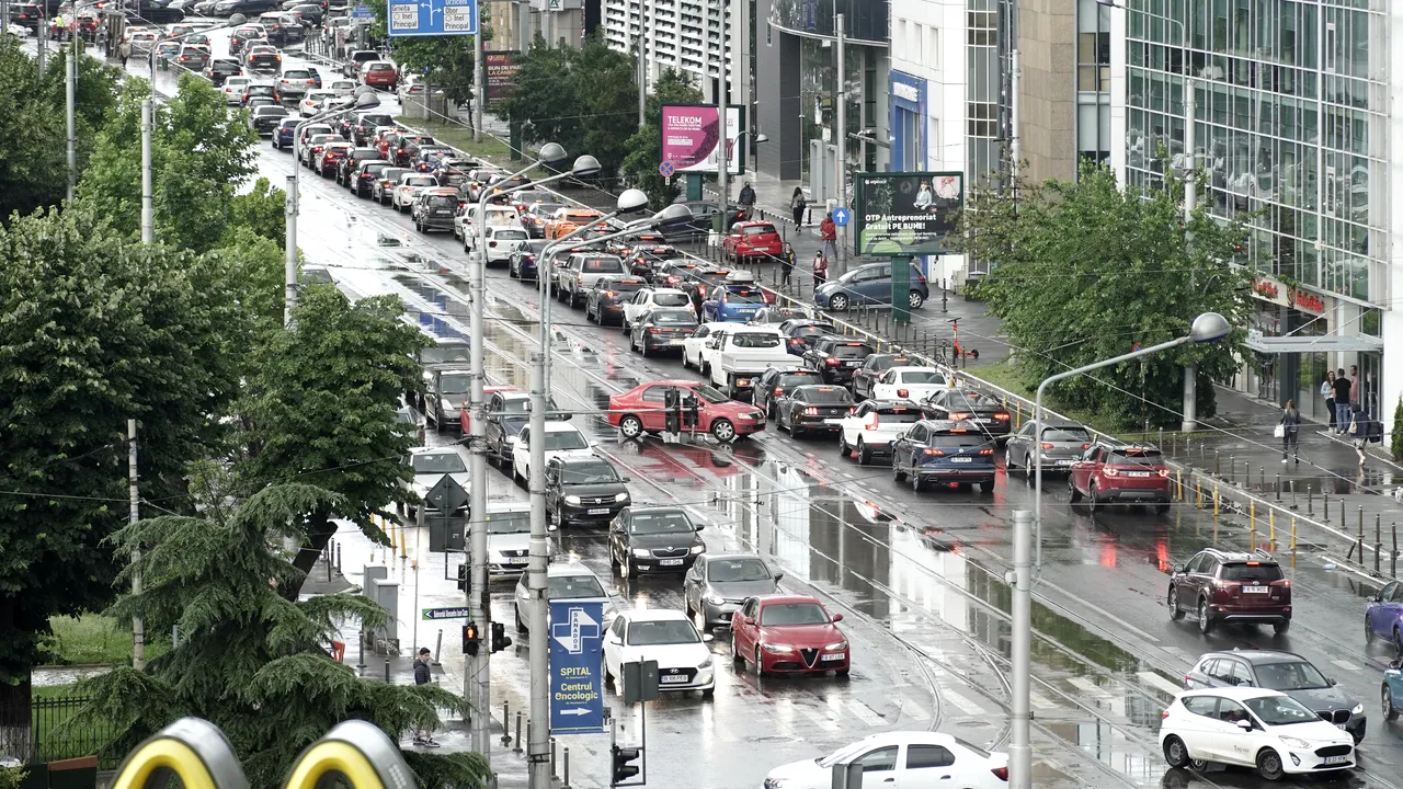 Maşina personală, un factor major al poluării. Tanczos Barna: În 90% din autoturismele care se deplasează în Bucureşti se află o singura persoană