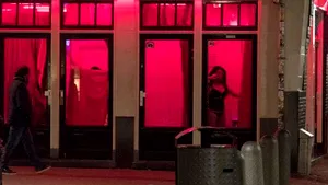 Pandemia a virusat şi industria sexului: milioane de prostituate din toată lumea, printre care foarte multe românce, au rămas fără job

