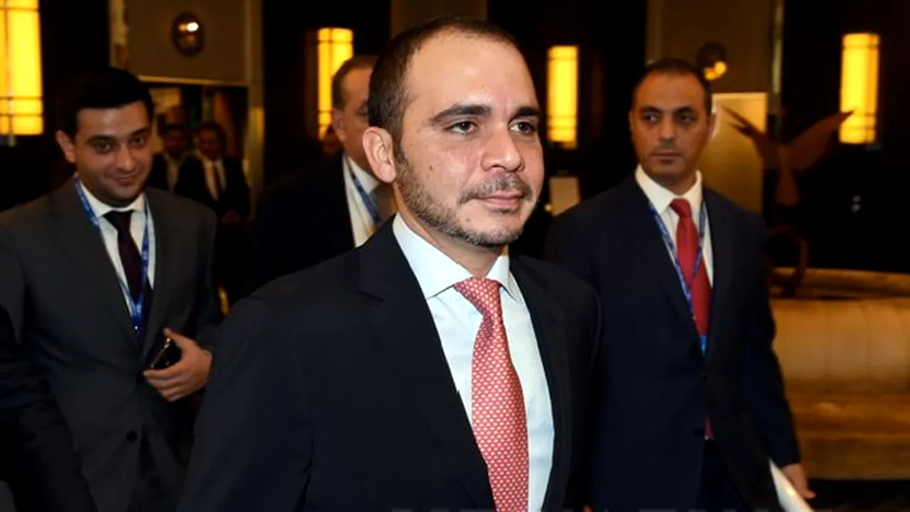 Michel Platini îl susţine pe prinţul Ali Bin Al-Hussein al Iordaniei la preşedinţia FIFA