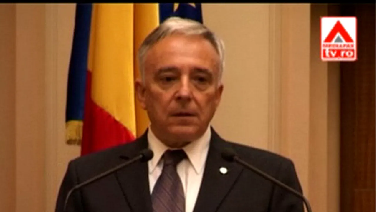 Isărescu: Când se vor întoarce din vacanţă, românii vor găsi dobânzi mai mici