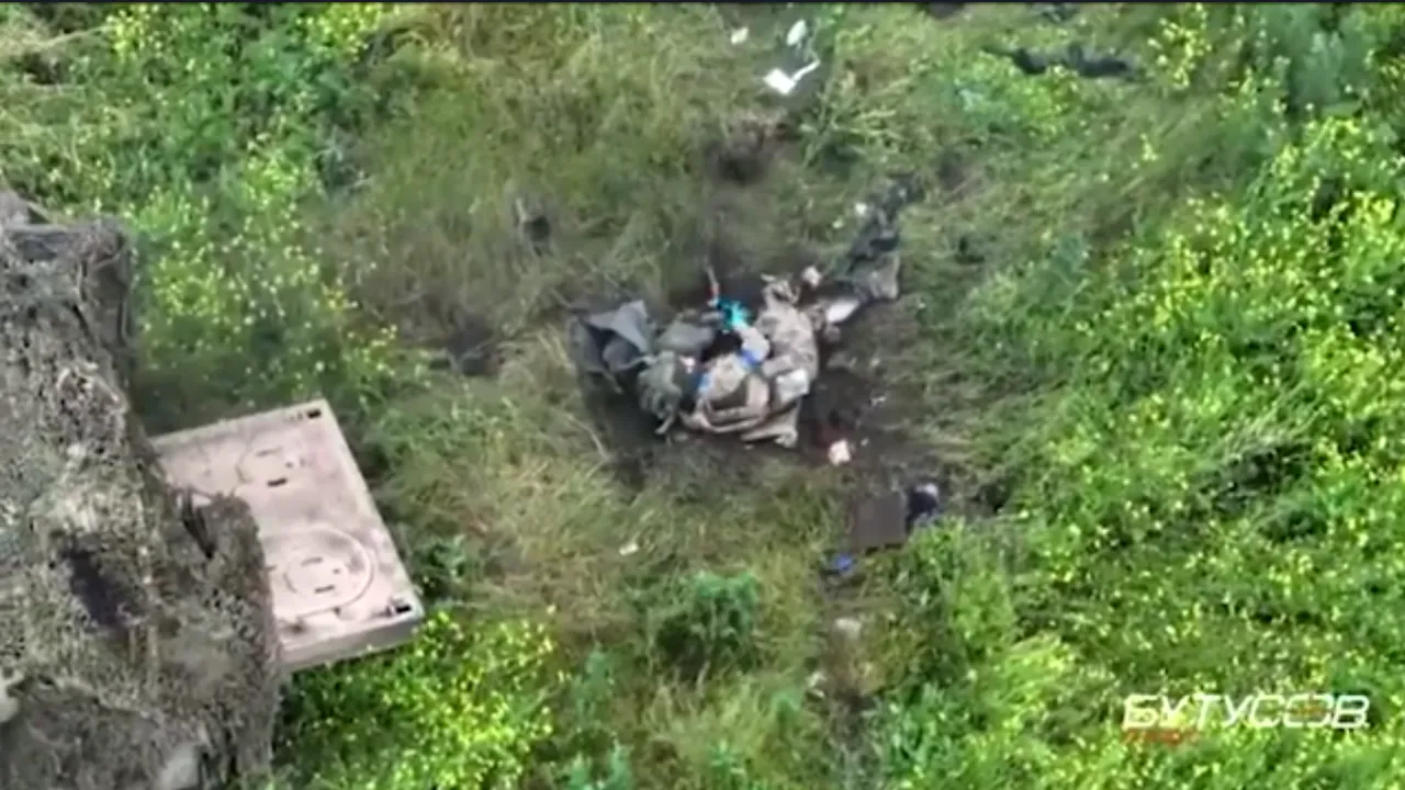 Atenţie, imagini sensibile! Un soldat ucrainean îşi pierde piciorul încercând să-şi evacueze camarazii de pe un câmp minat


