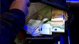 Sute de mii de euro, găsiţi asupra unui cetăţean turc care intenţiona să iasă din România. Unde a ascuns banii | FOTO