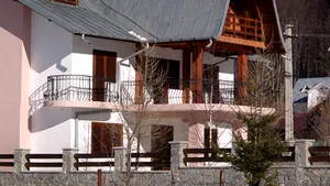 Funcţionarii publici în delegaţie se vor caza la hoteluri trei stele