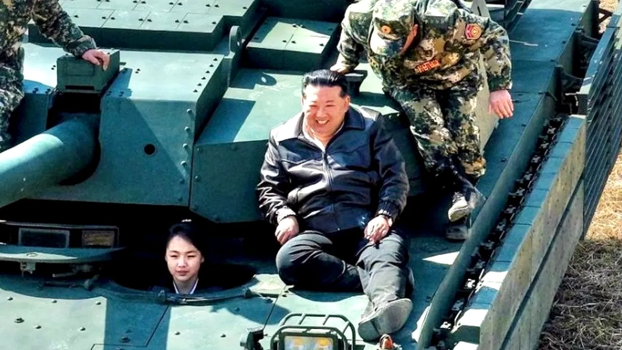 Coreea de Nord: Kim Jong Un, surprins pe tanc alături de fiica sa