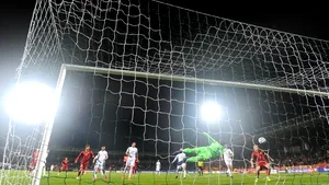 COMENTARIU Sorin Avram: Hai România! Hai să ne lăsăm de fotbal!