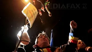 PROTESTE ÎN BUCUREŞTI - ZIUA A OPTA s-a încheiat fără incidente. Profesorii s-au alăturat manifestaţiei, după ce au pichetat Ministerul Educaţiei - VIDEO