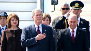 Bush, încântat de îngheţata românească şi de Maria Băsescu