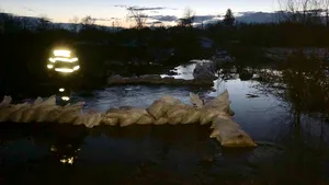 INUNDAŢII în 19 localităţi din şase judeţe. Peste 120 de pompieri au intervenit pentru evacuarea apei | FOTO, VIDEO