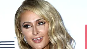 Paris Hilton se gândeşte să candideze la preşedinţia Statelor Unite. Care este sloganul blondei ? 