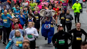 În plină pandemie de coronavirus, 6.200 de englezi au alergat la maratonul de la Bath. MARCA: 