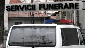 Doisprezece poliţişti de la patru secţii, suspectaţi că au luat mită de la firme de pompe funebre 