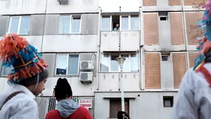 Poliţia avertizează: Atenţie pe cine primiţi cu „Pluguşorul”. Rău-făcătorii se pot deghiza în colindători