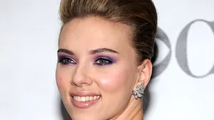 Scarlett Johansson revine pe Broadway, într-un rol făcut celebru de Elizabeth Taylor