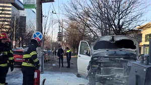 Accident grav pe Bulevardul Dimitrie Pompeiu din București. O femeie a fost lovită pe trotuar de un autoturism