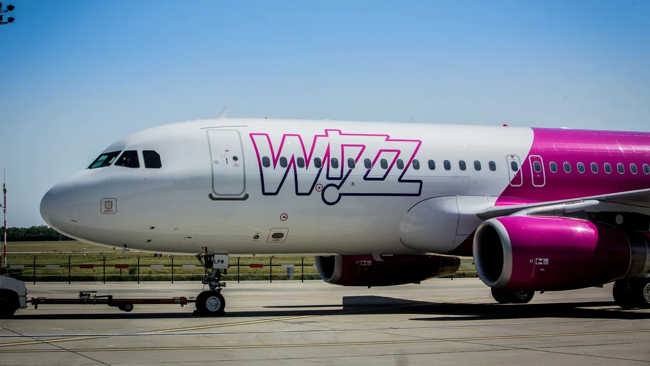 Aeronava Wizzair implicată în ameninţarea cu BOMBĂ de pe Aeroportul Otopeni a decolat către Varşovia, destinaţia iniţială