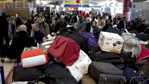 A patra zi de grevă pe aeroporturile franceze: Zboruri anulate la Lyon şi trafic aerian perturbat la Paris