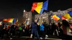 Câteva mii de persoane au ajuns la Piața Victoriei, în marș de la Piața Universității la „protestul împotriva Legii Vexler”. Manifestarea e organizată de Claudiu Târziu și susținut de AUR