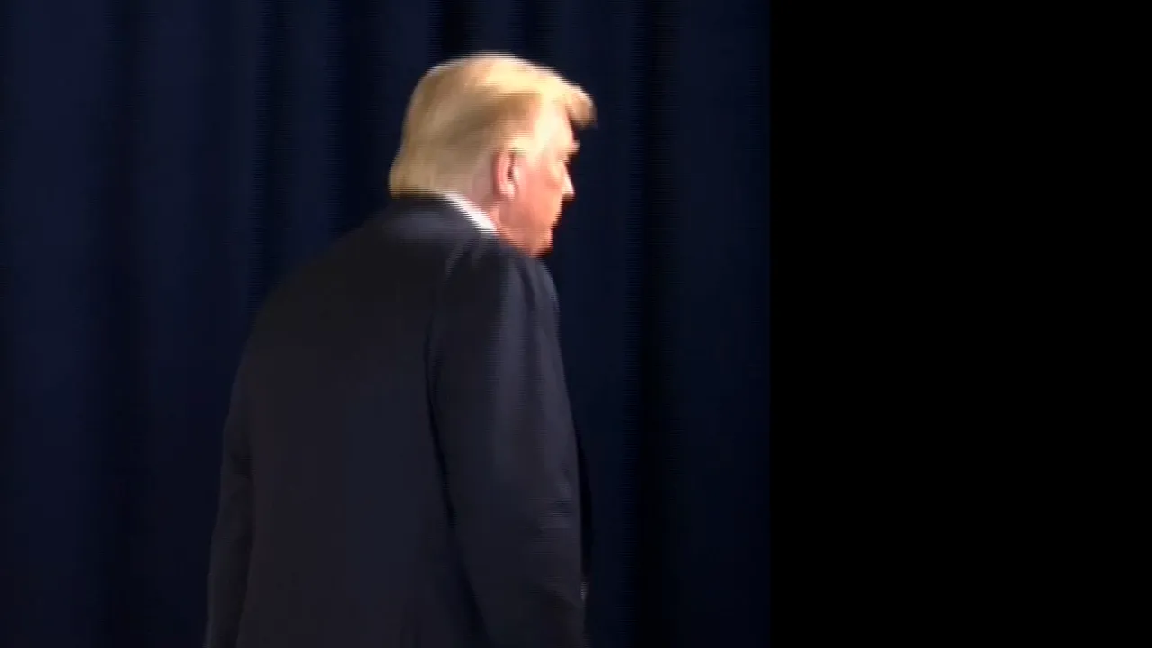 VIDEO Momentul când Trump plecă din sala de conferinţe, după ce o jurnalistă îl acuză că a minţit